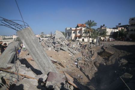 2215 وأكثر من 8 آلاف إصابة في غزة